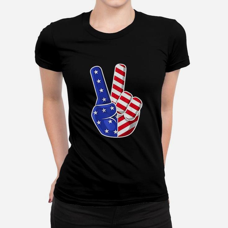 4Th Of July American Flag Peace Sign Hand Patriotic Women T-shirt
