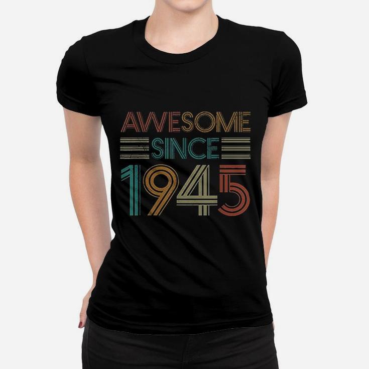 Born In 1945 Retro Vintage 76Th Birthday Gifts 76 Years Old Women T-shirt