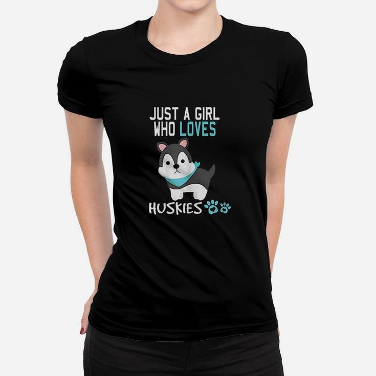Cute Just A Girl Who Loves Huskies Women T-shirt