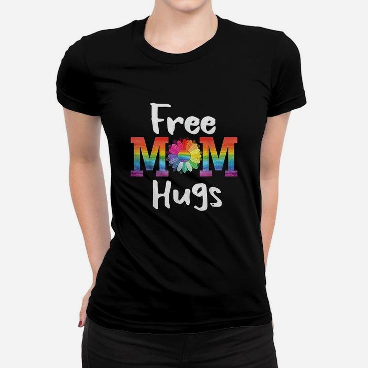 Free Mom Hugs Lgbt Pride Parades Daisy Flower Women T-shirt