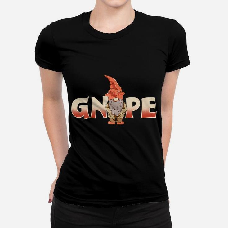 Gnope Gnome Pun Joke Funny Christmas Gnomes Cute Gift Raglan Baseball Tee Women T-shirt