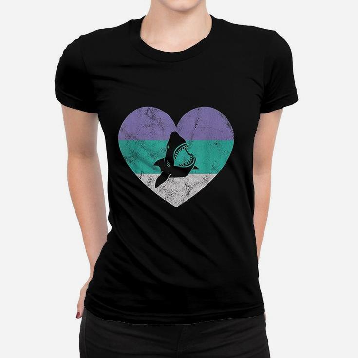 Great White Shark Gift For Women And Girls Retro Cute Women T-shirt