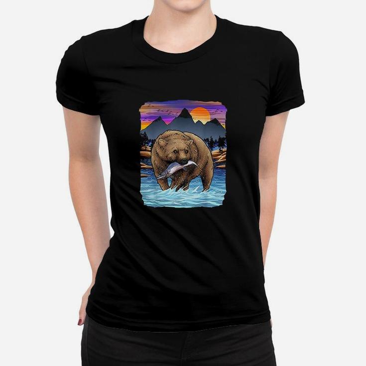 Grizzly Bear Catching Salmon Alaska  Fishing Nature Lover Women T-shirt