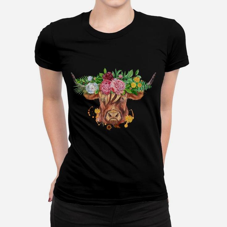 Highland Cow Scottish Coo Cow Lover Farm Animal Floral Women T-shirt