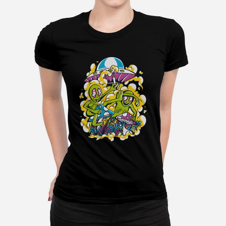 Hippie Psychedelic Cottagecore Mushrooms Trippy Aliens Ufo Women T-shirt