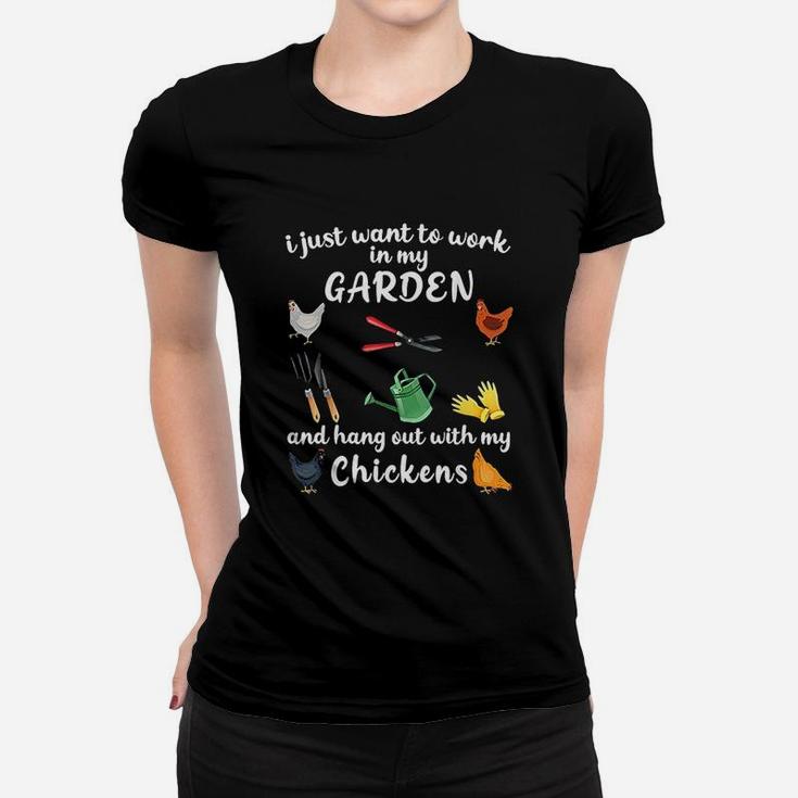 I Just Want To Work In My Garden And Hang Out With Chickens Women T-shirt