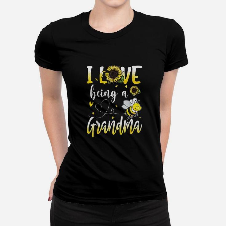 I Love Being A Grandma Sunflower And Bee Lover Women T-shirt