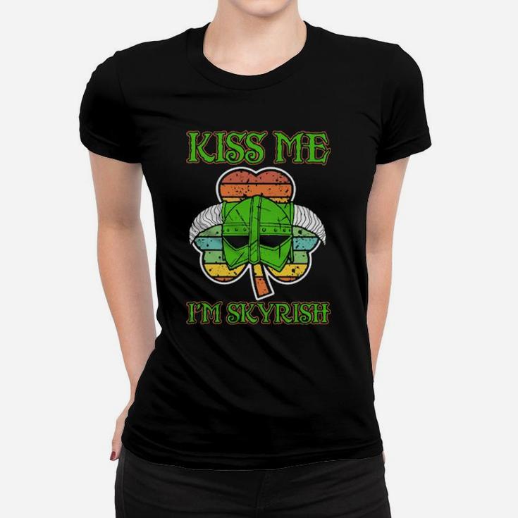 Kiss Me I'm Skyrish Irish Patrick's Day Women T-shirt