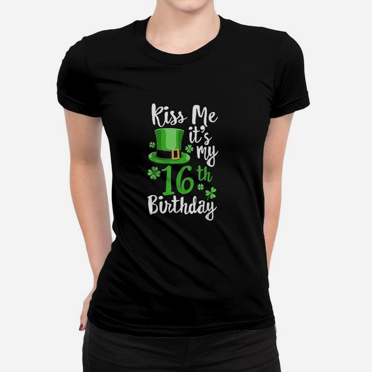 Kiss Me Its My 16Th Birthday St Patricks Day Shamrock Gift Women T-shirt