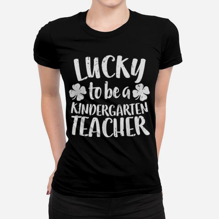 Lucky To Be A Kindergarten Teacher St Patrick Day Women T-shirt