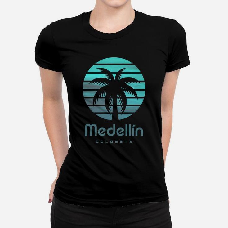 Medellín Colombia Travel Vacation Souvenir Women T-shirt