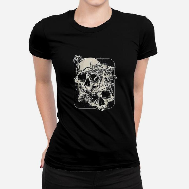 Skull Morel Mushrooms Mycologist Goth Mushroom Art Women T-shirt