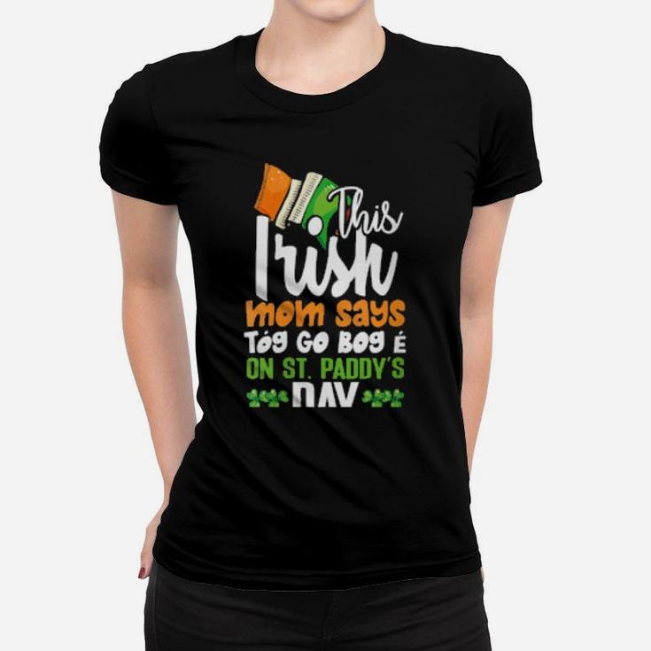 This Irish Mom Says Tãg Go Bog Ã On St Paddys Day Women T-shirt