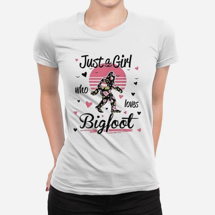 Just A Girl Who Loves Bigfoot Women T-shirt