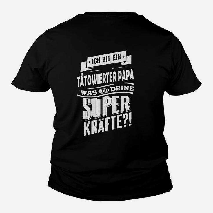 Tätowierter Papa Superkräfte - Lustiges Schwarzes Kinder Tshirt für Väter