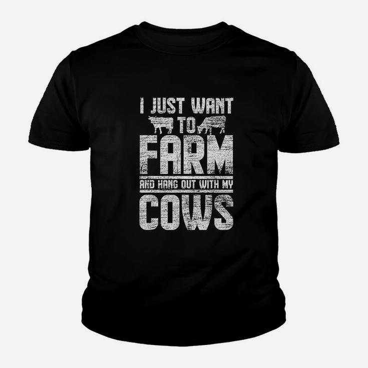 I Just Want To Farm And Hang Out With My Cows Youth T-shirt