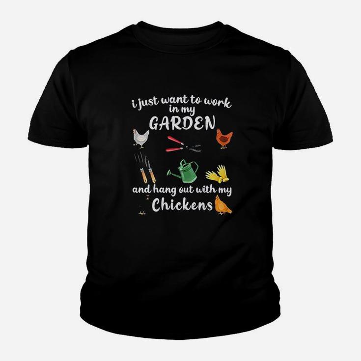 I Just Want To Work In My Garden And Hang Out Chicken Youth T-shirt