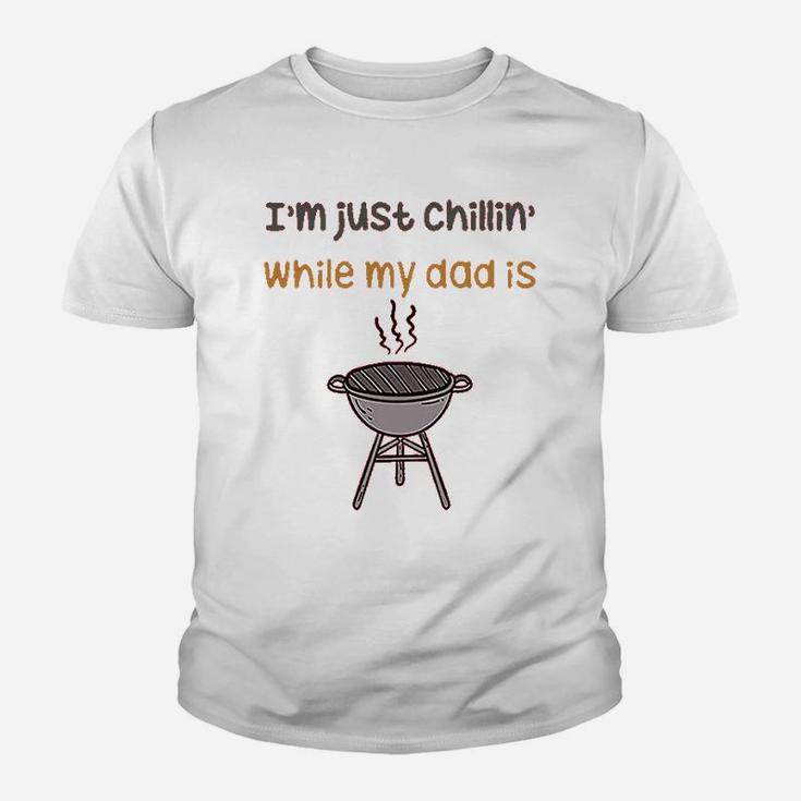 Im Just Chillin While My Dad Grilling Bbq Grill Master Youth T-shirt