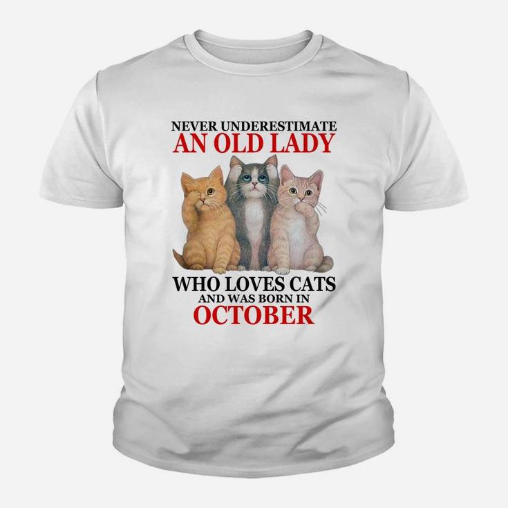 Never Underestimate An Old Lady Who Loves Cats - October Sweatshirt Youth T-shirt