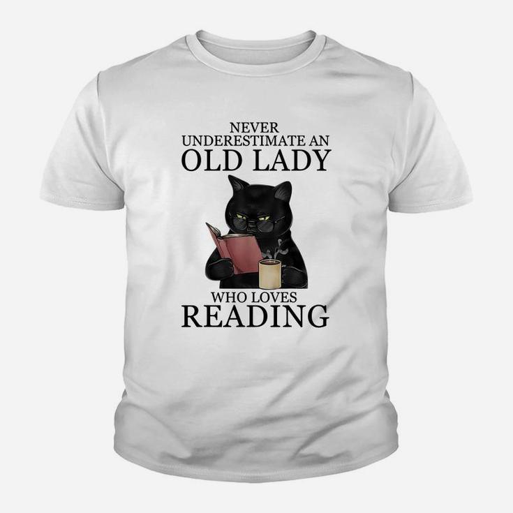 Never Underestimate An Old Lady Who Loves Reading Cat Sweatshirt Youth T-shirt