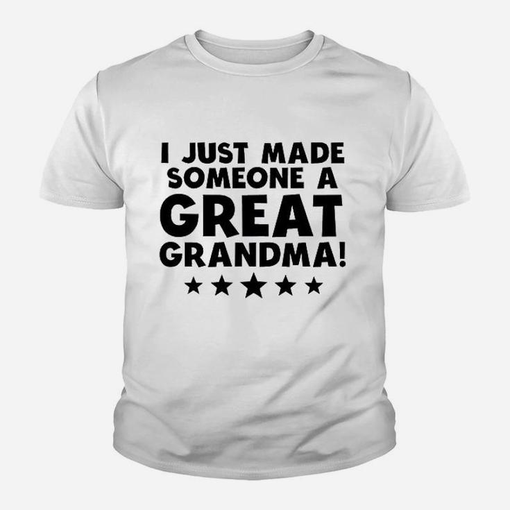 Really Awesome I Just Made Someone A Great Grandma Great Grandchild Youth T-shirt