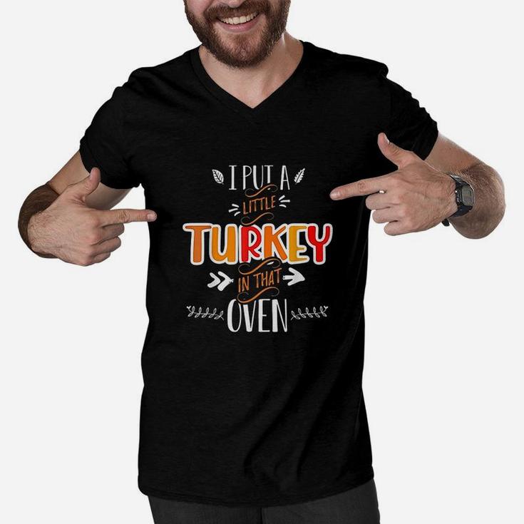 Funny Turkey Dad Thanksgiving Announcement Men V-Neck Tshirt