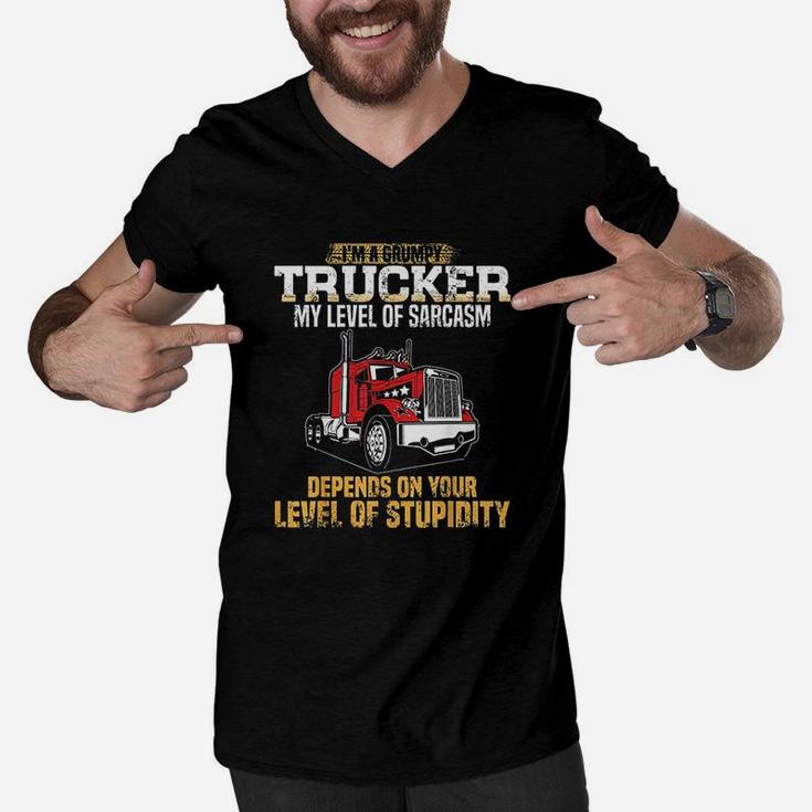 Im A Grumpy Trucker Funny Truck Driver Gifts Trucking Dads Men V-Neck Tshirt