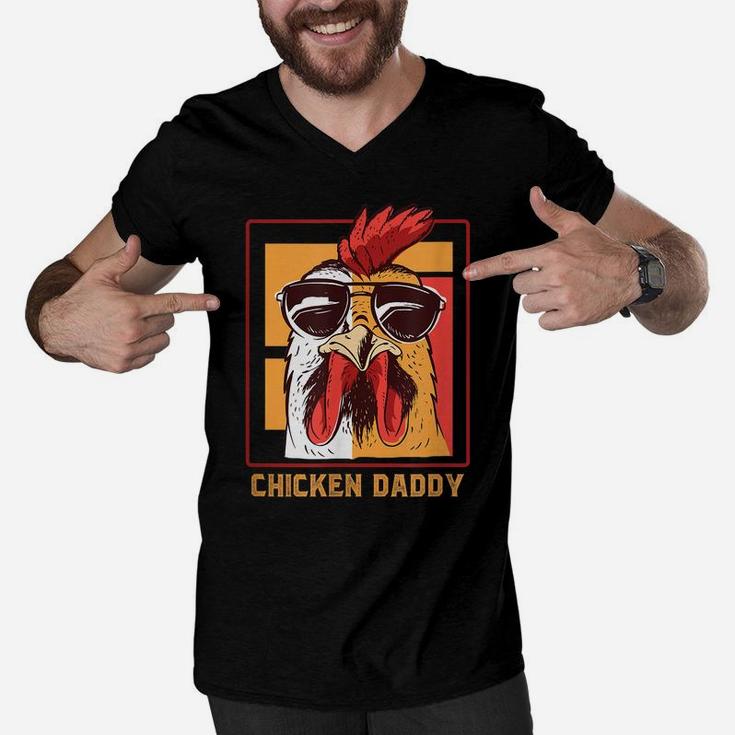 Mens Chicken Daddy Vintage Poultry Farmer Rooster Wearing Shades Men V-Neck Tshirt