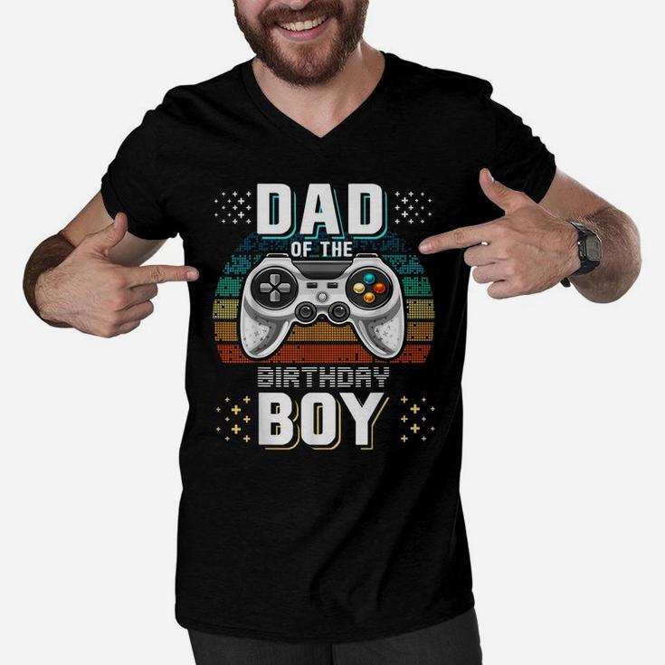Mens Dad Of The Birthday Boy Matching Video Gamer Birthday Party Men V-Neck Tshirt