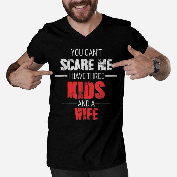 Mens Fathers Day Dad You Can´T Scare Me I Have 3 Kids And A Wife Men V-Neck Tshirt