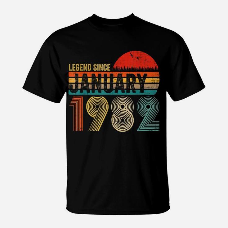 39 Years Old Retro Birthday Gift Legend Since January 1982 T-Shirt