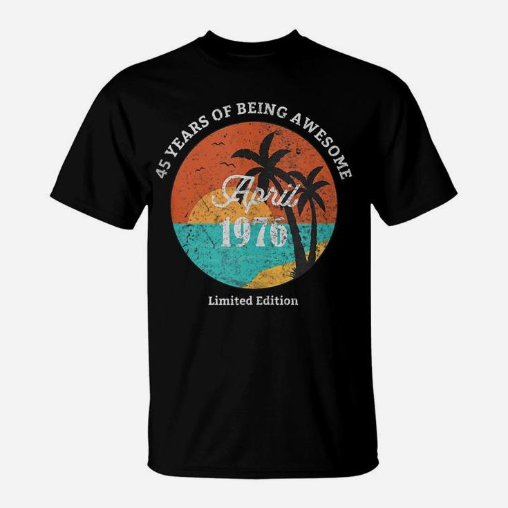 45Th Birthday Gifts Vintage April 1976 Men Women Retro Beach T-Shirt