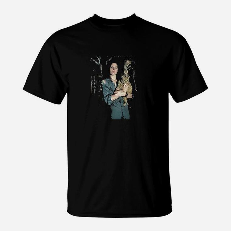 Cool Classic Movie Alien Sigourney Weaver And Cat Movie T-Shirt