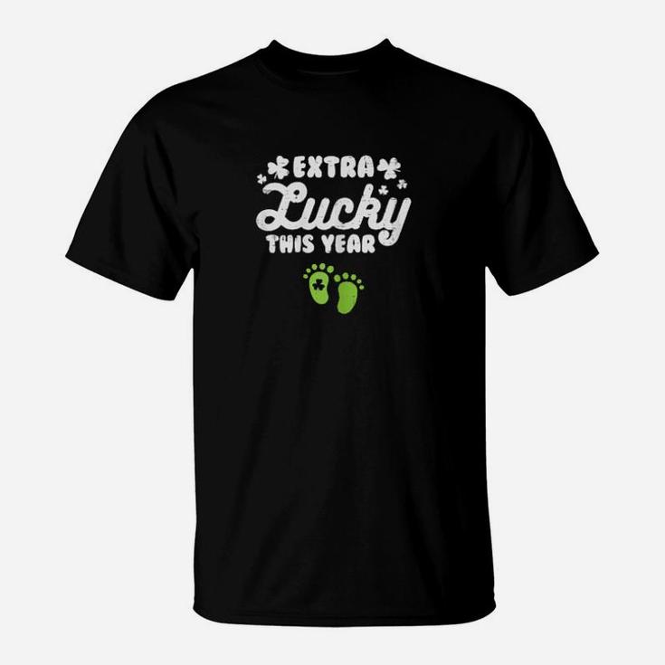 Extra Lucky St Patricks Day Pregnancy Announcement Mom T-Shirt