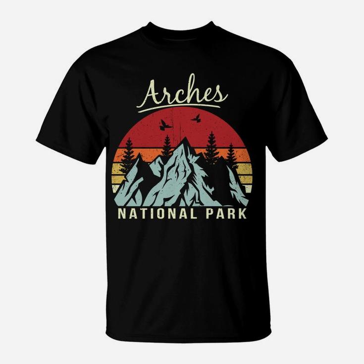 Vintage Retro Hiking Camping Arches National Park T-Shirt