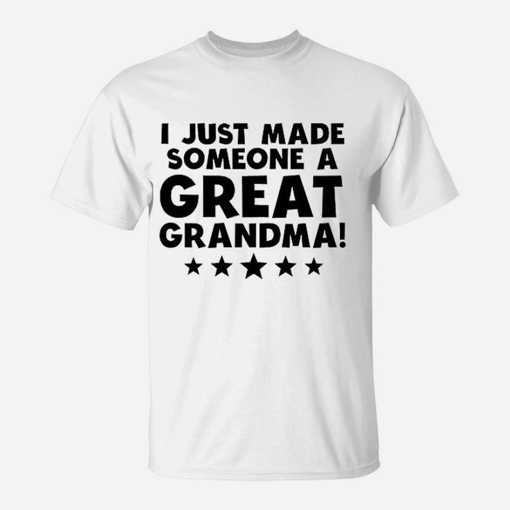 Really Awesome I Just Made Someone A Great Grandma Great Grandchild T-Shirt